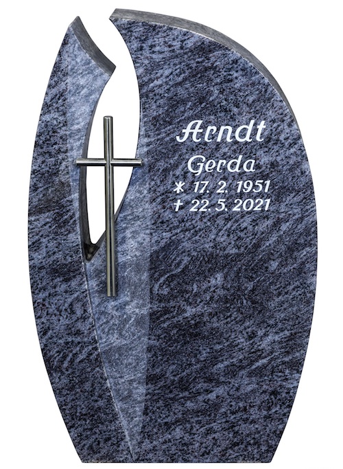 Doppelgrab mit Bronzeschrift, Blumen und Abdeckplatten