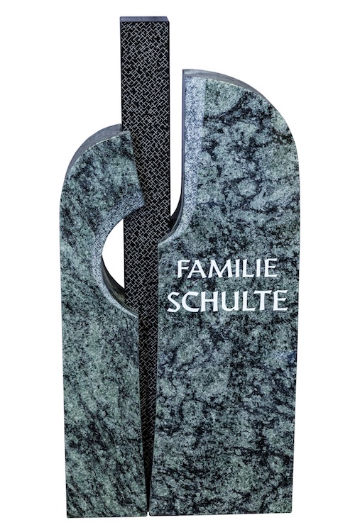 Doppelgrab mit Bronzeschrift, Blumen und Abdeckplatten